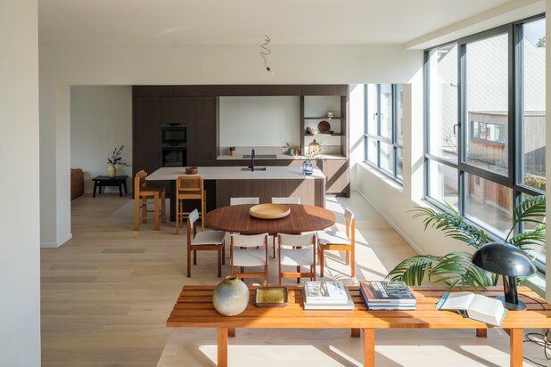 Uniek townhouse-appartement met o.m. 4 slaapkamers, 3 badkamer en een ruim terras.