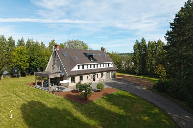 Multifunctionele villa op het eilandje van Zwijnaarde