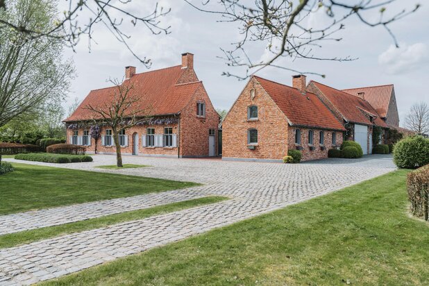 Uitzonderlijk landhuis te koop in Heuvelland op 1HA