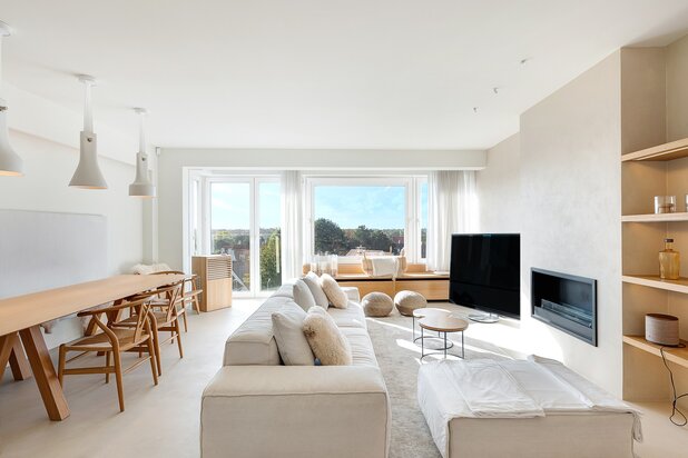 Instapklaar appartement met panoramisch zicht in ’t Zoute.