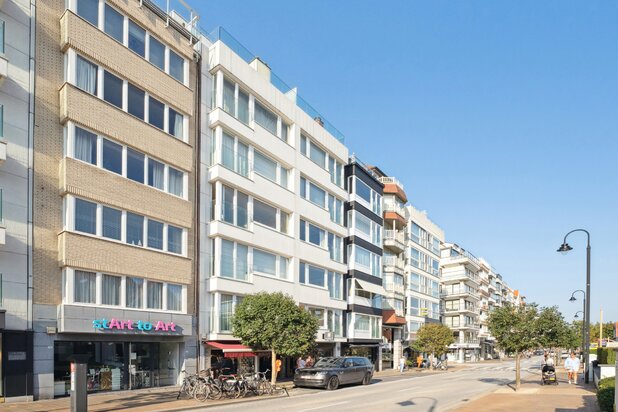 Appartement Kustlaan te koop zonnig zicht over Zoute villa’s