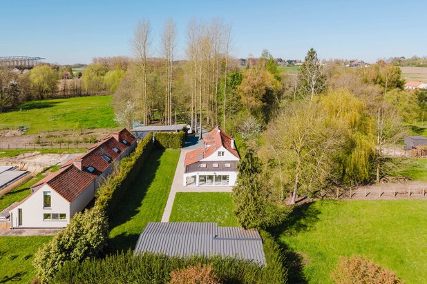 Villa de campagne avec parc privé à Asse