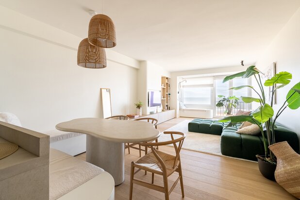 Modern gerenoveerd appartement met frontaal zeezicht 