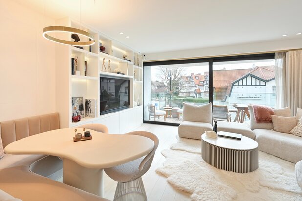 Appartement de luxe avec une magnifique terrasse ensoleillée et jouissant d'une vue ouverte situé au cœur du Zoute.