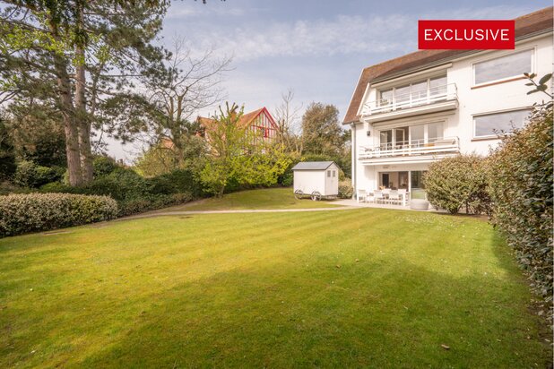 Exceptional garden apartment in a prime location in the Zoute, just a few steps from the Dominican Church…