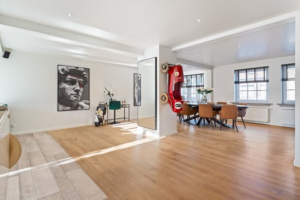 Prachtig duplex appartement met eigen inkom, 4 slaapkamers en terras in Schilde