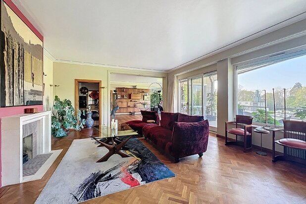 Beautiful apartment with terraces and parking