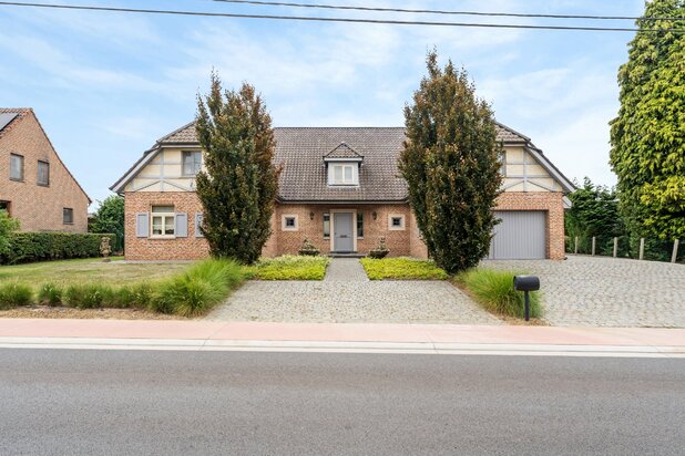 Statige, karaktervolle villa van +- 408m² op een groen perceel van +- 6472m² te Tielt-Winge.