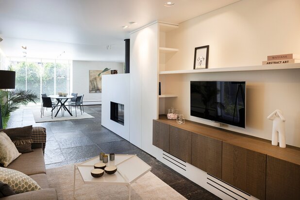 Ruime, alleenstaande woning met mogelijke praktijkruimte.