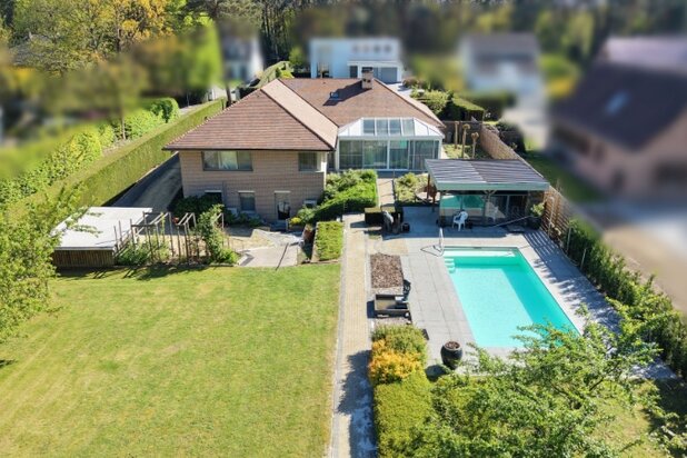 Villa van 349m² op 29a67ca met openluchtzwembad