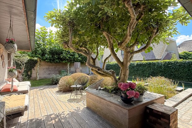 Villa met privé- en praktijkgedeelte – stijlvolle tuin