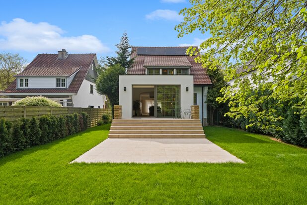 Karaktervolle totaalrenovatie, EPC-A & tuin van 800 m²