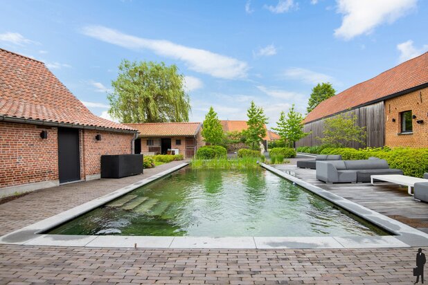 Gerenoveerde BEN hoeve in agrarisch beschermd gebied te Hove