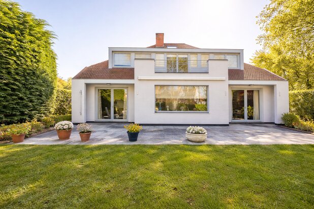  Villa in residentiële wijk te Duinbergen