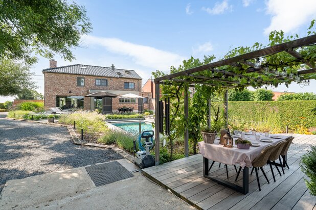 Karaktervolle woning met praktijkruimte op unieke ligging