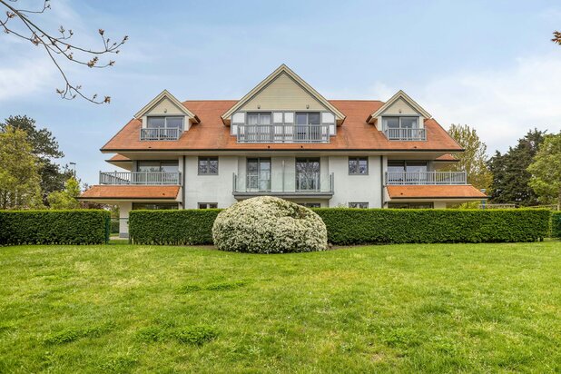 Ground floor apartment (110m²) with garden in a prime location!