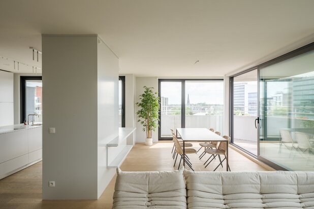Luxueus en lichtrijk 2-slaapkamer appartement met ruim terras