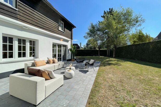 Uniek gelegen villa verscholen in de paadjes van het Zoute