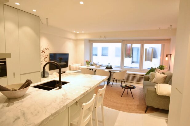 Gerenoveerd appartement met zijdelings zeezicht op een topligging in het Zoute