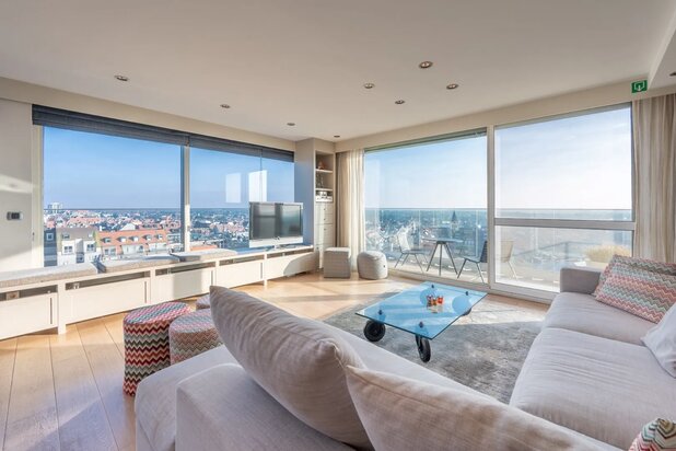 Uitzonderlijke penthouse gelegen op de Zeedijk aan het Van Bunnenplein met panoramische zichten