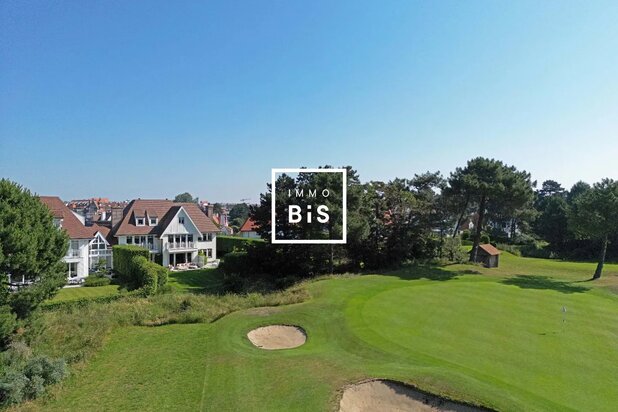 Very well located villa just 2 minutes by bike from Albert Square, offering a phenomenal view of the golf course.”