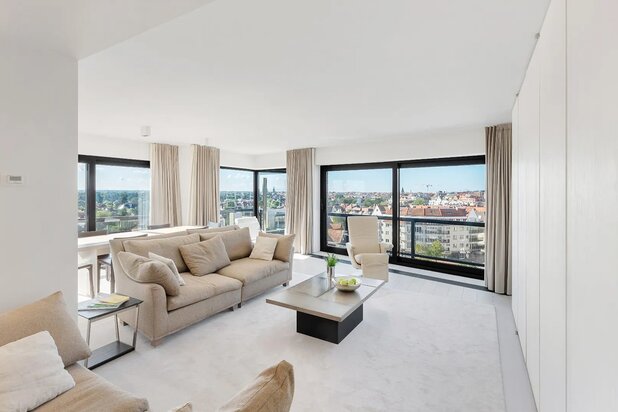 Exclusive corner apartment on a prime location with perfect orientation on the Albert Square
