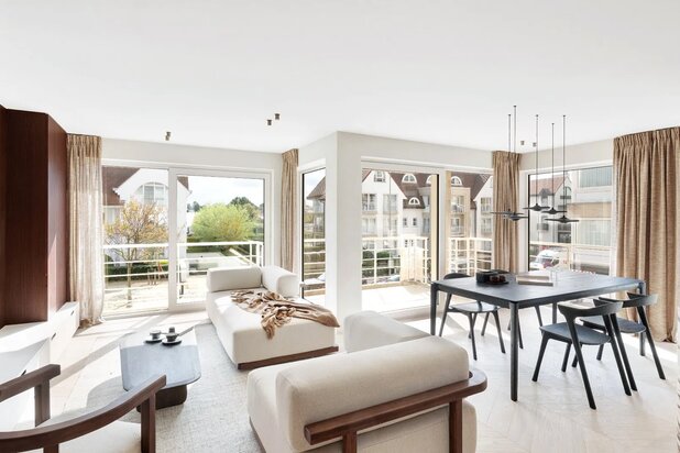 Impressionant hoekappartement in een exclusieve villaresidentie met 3 slk's