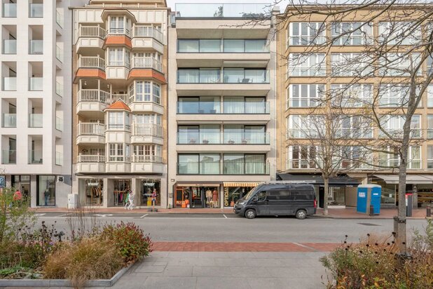 Toplocatie in het Zoute: gerenoveerd appartement tussen het Albertplein en het Driehoeksplein