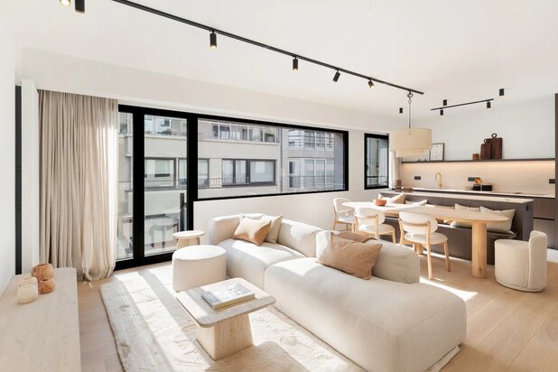 Luxueus gerenoveerd appartement in het Zoute met lateraal zeezicht