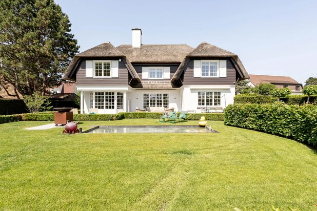 Elegant villa with south-oriented garden 