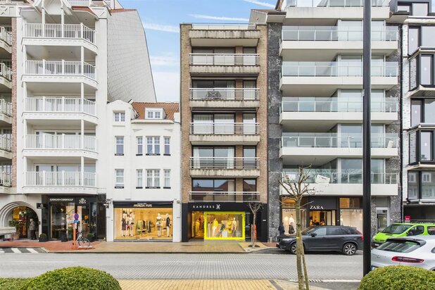 Interessant renovatie project : Drie-slaapkamer appartement op de Kustlaan nabij de minigolf