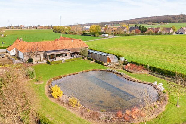 Unieke hoeve met horeca, op idyllische locatie. 