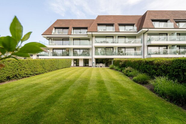 EXCLUSIEF: Appartement met unieke privatieve tuin in het Zoute