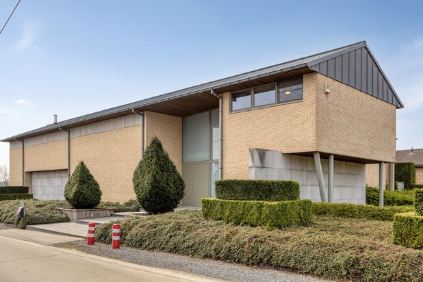 Ruime instapklare villa met zwembad op 27 are