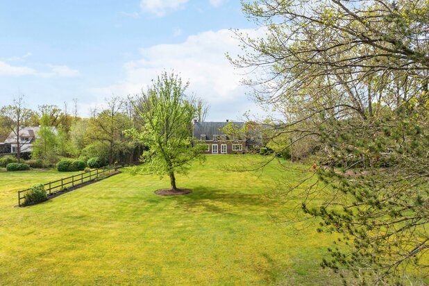 Uitzonderlijk domein van ca. 3,2 hectare in exclusieve residentiële omgeving te Hasselt (grens Bokrijk).