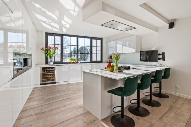 Prachtige duplex (240m²) met eigen inkom, 4 slaapkamers & terras