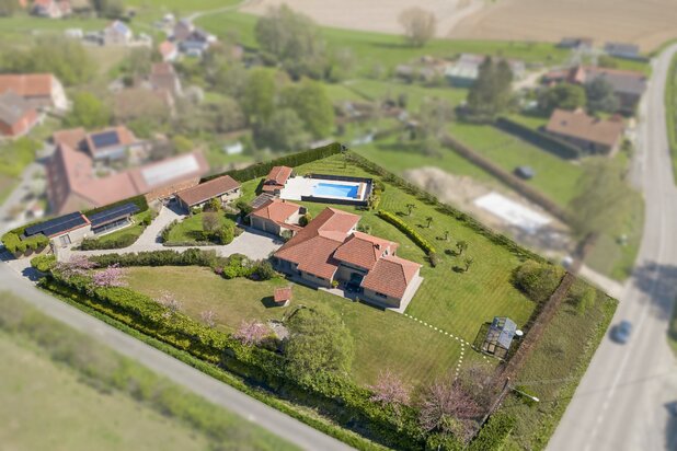 Uitzonderlijke villa-eigendom met zwembad 