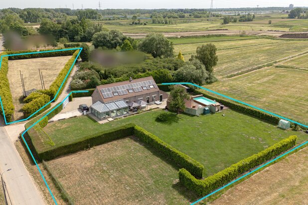 Authentieke en luxueus gerenoveerde langgevelhoeve op een domein van 6.920 m².