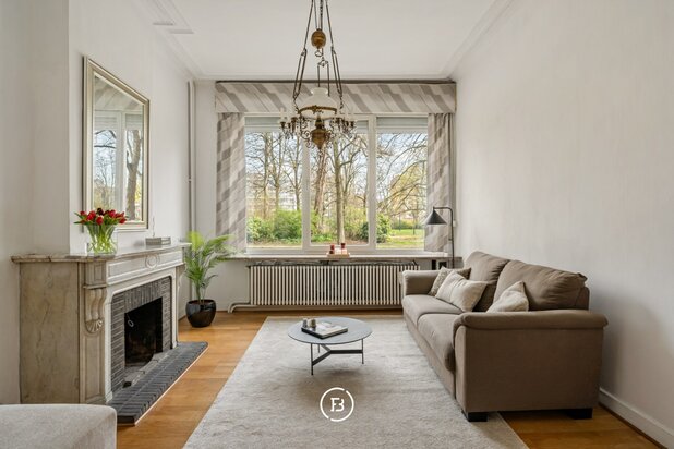 Authentieke stadswoning met frontaal uitzicht op het Zuidpark