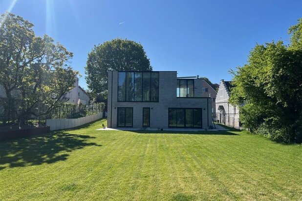 BEAUTIFUL AND UNIQUE NEW BUILT VILLA ON A PRIME LOCATION