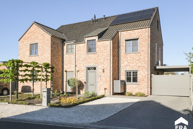 Prachtige landelijke gezinswoning op 694m² te koop in Lommel