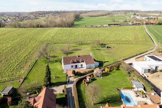 Karaktervolle 4-gevel woning met landelijk ver zich te SPL