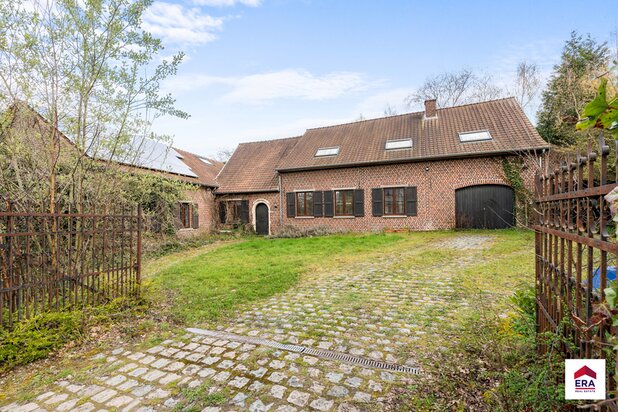 Ruime hoeve met véél potentieel in Ternat te koop
