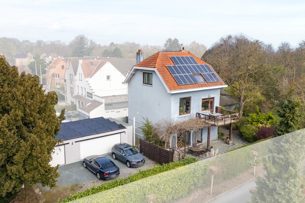 Ruime woning met karakter te koop in Meise.