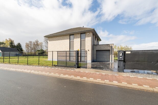 Instapklare villa met 3 kamers te koop in Meise.