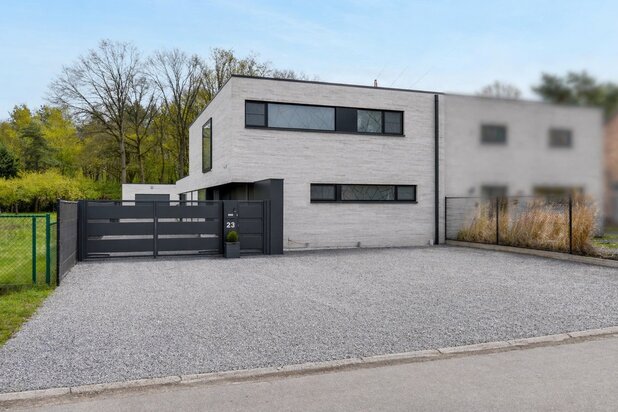 Exclusieve halfopen nieuwbouwvilla aan 2% registratierechten