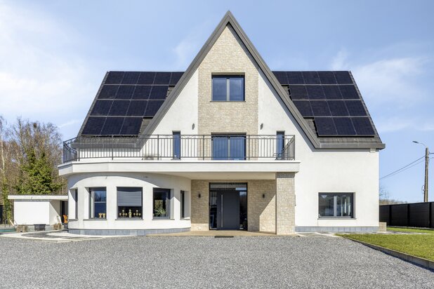 Grand maison avec 6 chambres et piscine