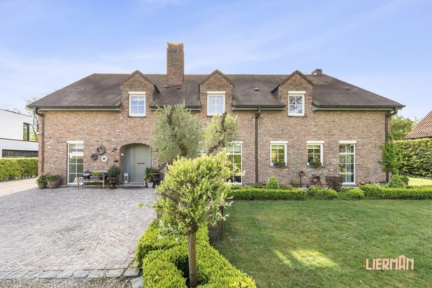 Prachtige landelijke villa gelegen aan parkgebied