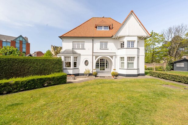 Villa for renovation in a prime location in the Zoute – Helmweg