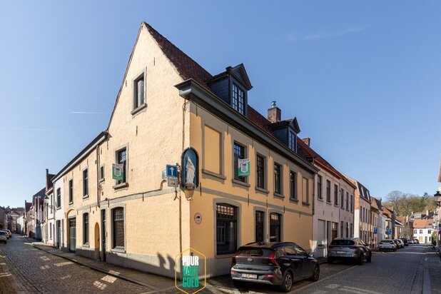 Prachtig gerestaureerde hoekwoning met grote garage bij 't Zand